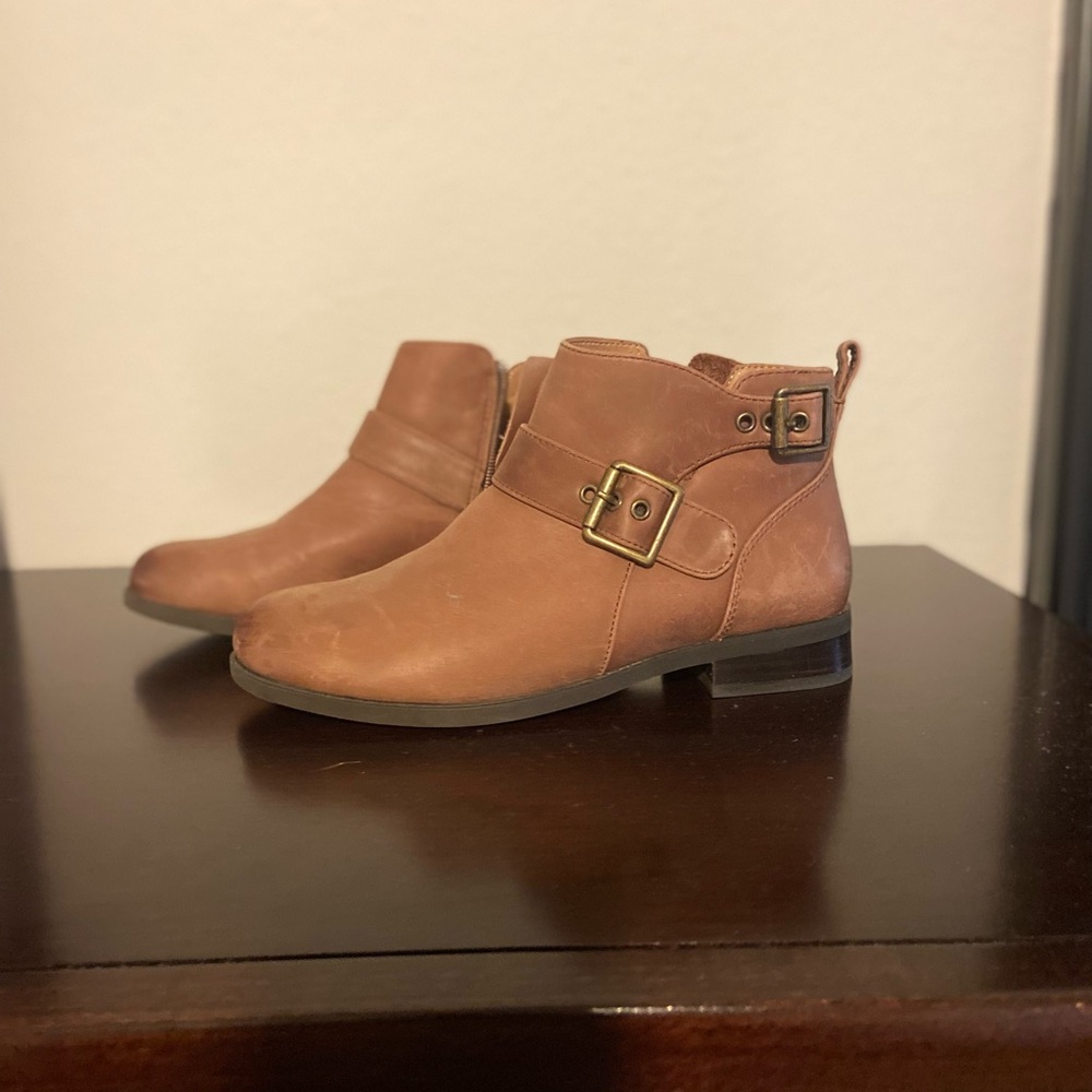 Vionic tan ankle boots size 6.5